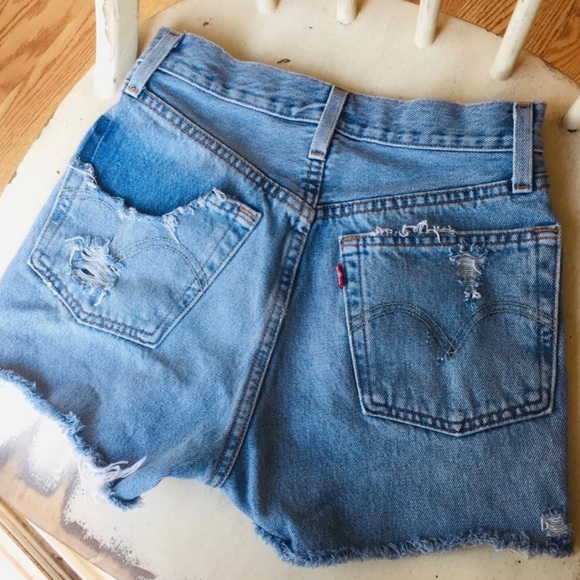 Levis 5 button 501 high rise shorts - Picture 3 of 7